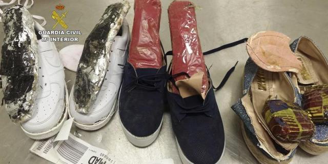 Dos detenidas en el aeropuerto de Barajas con dos kilos de droga procedentes de Perú