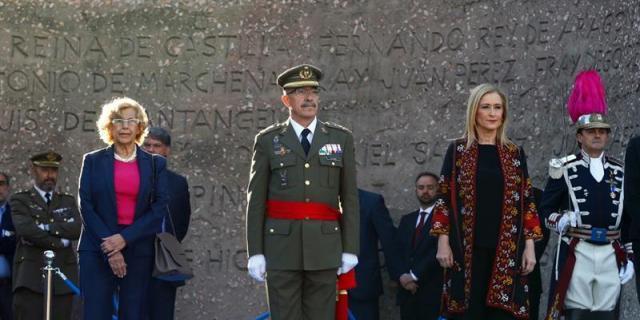 Carmena y Cifuentes acuden al izado oficial de bandera por San Isidro