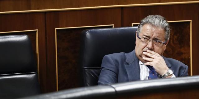 Zoido respalda a Dancausa "en el momento actual" de la investigación de Mercamadrid