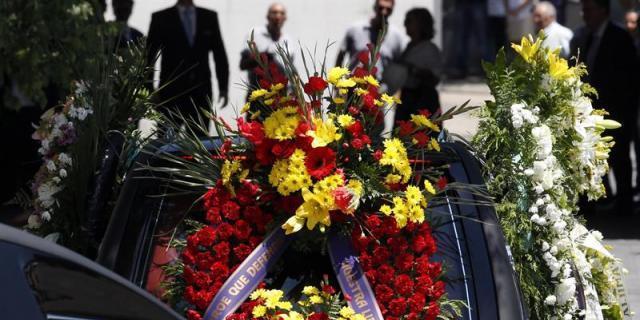 Familia y amigos despiden a Echeverría en un funeral al que asiste Cifuentes