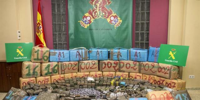 La Guardia Civil detiene a 26 personas e incauta 4.350 kilos de hachís