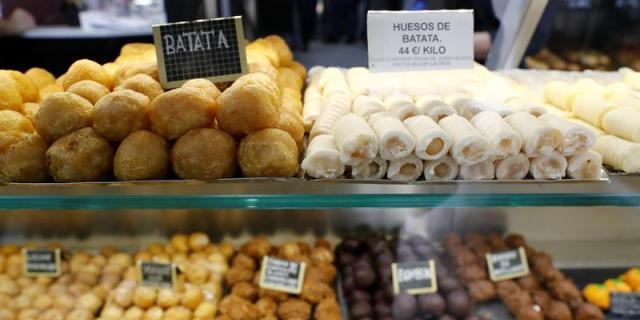 Comeremos en la región 330 toneladas de buñuelos y huesos de santo