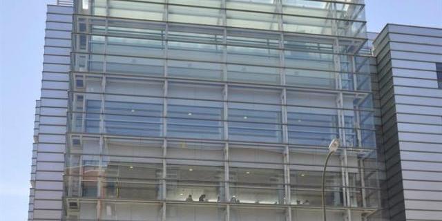 Una mujer da a luz a una niña en la calle en Ciudad Lineal