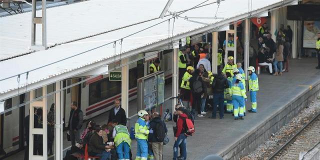 Dos heridos graves, 11 moderados y 26 leves en el accidente de tren de Alcalá