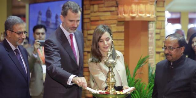 Felipe VI valora en Fitur el turismo como sector clave de España en el mundo
