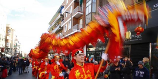 Más de 400.000 personas celebran el Año Nuevo Chino en Usera, según el Ayuntamiento