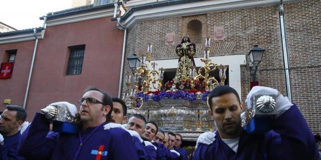 El buen tiempo ha marcado el inicio de las procesiones del Jueves Santo en Madrid