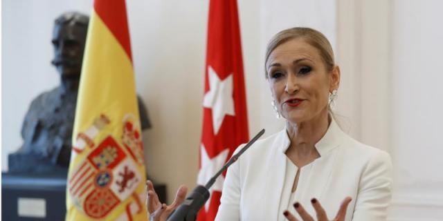 La juez cita a Cifuentes como investigada por delitos de cohecho y falsificación