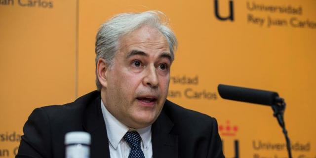 El profesor del máster de Cifuentes Pablo Chico dimite de su puesto en Pozuelo