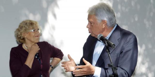 Felipe González y Carmena donan 25 minutos a la primera subasta de tiempo