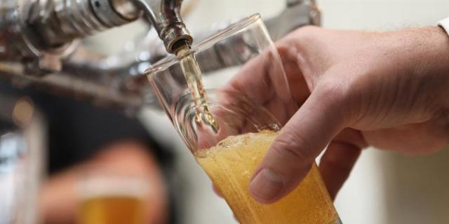 Artesanos de toda España asisten a la Feria de la cerveza de San Sebastián de los Reyes