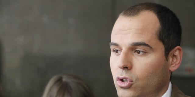 Aguado reclama a la Comunidad desviar las líneas de alta tensión de Arroyomolinos