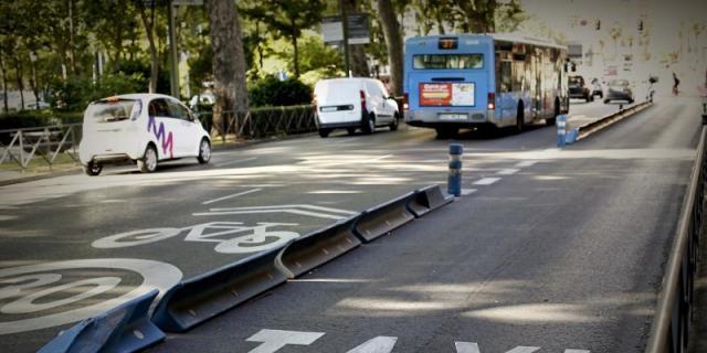 Piden al Ayuntamiento que implante uniformes para los taxistas en Madrid