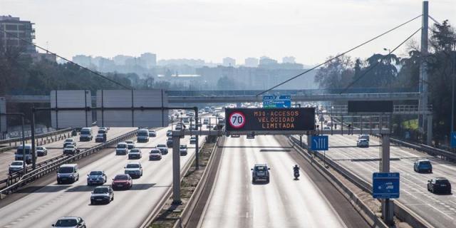 Carmena asegura que la capital va por buen camino contra la contaminación