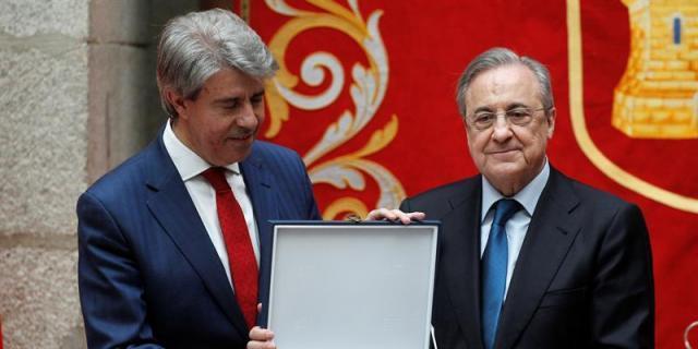 El Real Madrid lleva la Copa de Europa a la sede de la Comunidad