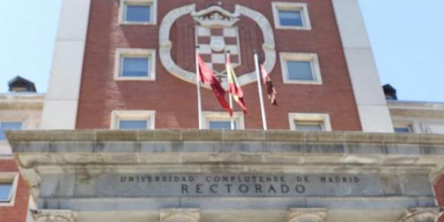 Cifuentes pide a la Complutense una suspensión de empleo de tres meses