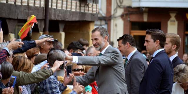 Vallecas hará una consulta sobre la monarquía con el visto bueno del Ayuntamiento