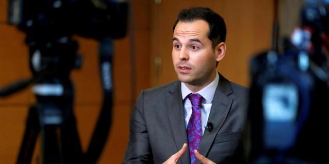 Aguado denuncia que los manteros invaden las aceras de la Gran Vía