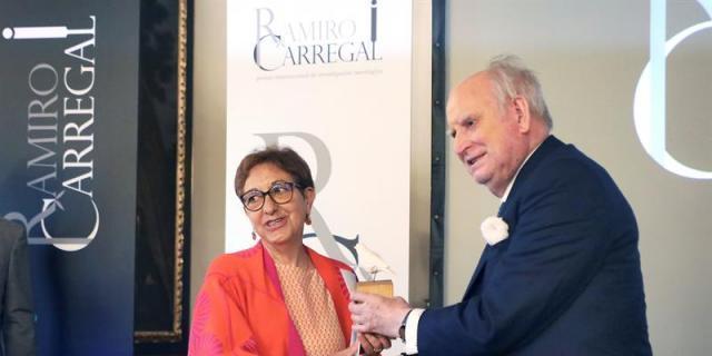 Una catedrática de la Autónoma gana un premio por su investigación oncológica