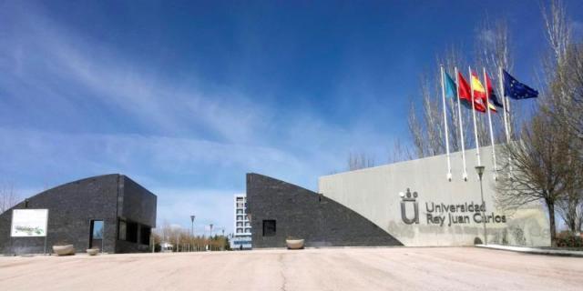 La juez del caso del máster de Cifuentes imputa a otros cuatro profesores de la URJC