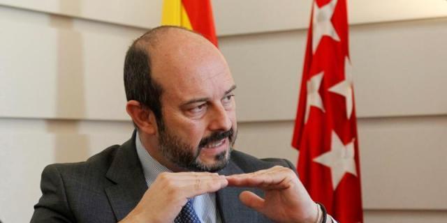 Rollán: "La tarjeta de vecindad tiene más de propaganda que de funcionalidad"