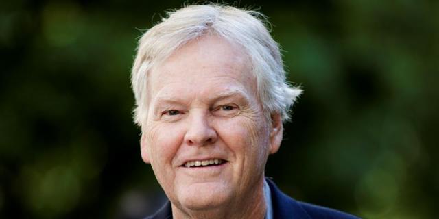 El nobel de Medicina Michael Young advierte de que "dormir poco acorta la vida"