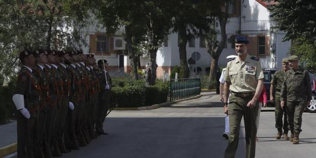 El Rey presencia en Pozuelo un ejercicio que simula la ayuda a un país aliado invadido