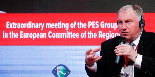 El presidente del Comité Europeo de las Regiones: "Madrid podría estar más presente"