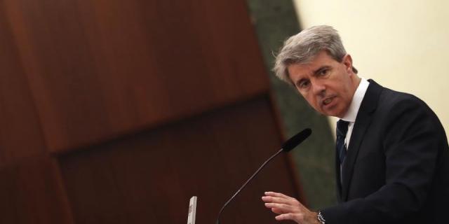 Garrido transmite su apoyo a Cospedal y le desea "toda la suerte del mundo"