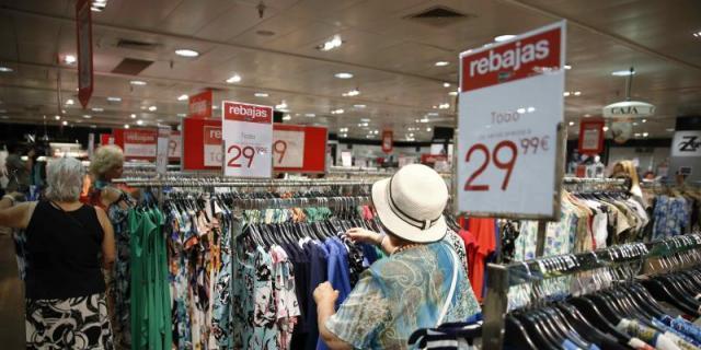 Consejos para las rebajas: evitar compras compulsivas y comprobar el precio anterior