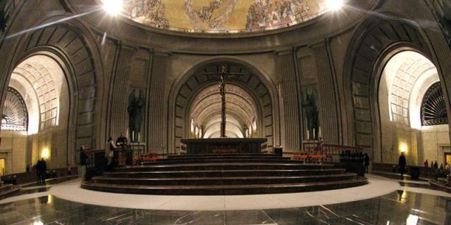 IU Madrid plantea hacer con los restos de Franco "lo mismo" que con los de Carrero Blanco