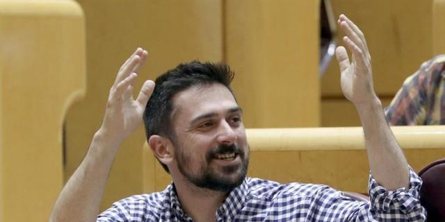 Espinar acusa al Gobierno de "abuso de autoridad" en el máster de Cifuentes