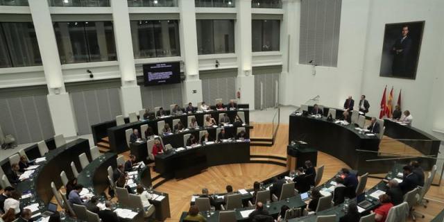 El PSOE-M vota a favor del tercer presupuesto de Manuela Carmena en la comisión