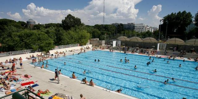 Los madrileños podrán "mojarse" por la esclerosis múltiple en 34 piscinas