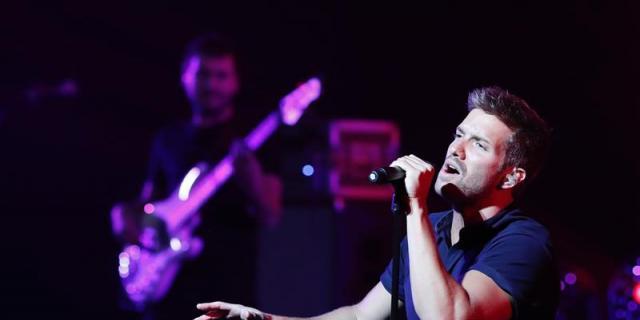 Pablo Alborán intima con 1.700 fans en el Teatro Real