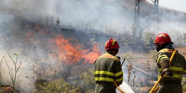 Los bomberos de la capital apagan medio millar de fuegos de pastos hasta junio