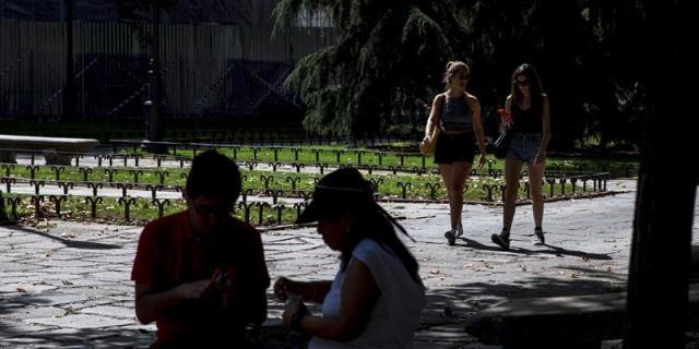 Acuerdo entre Ayuntamiento y una asociación para ayudar a vecinos en situación de vulnerabilidad en Distrito Retiro