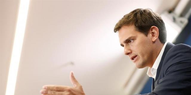 Rivera: la prioridad del Gobierno no pueden ser los huesos de Franco