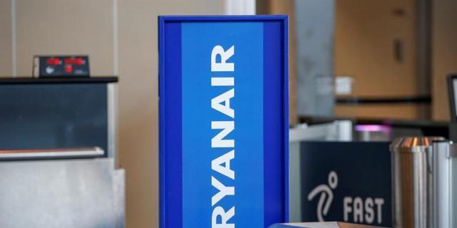 Ryanair se disculpa por enviar cheques de compensación defectuosos