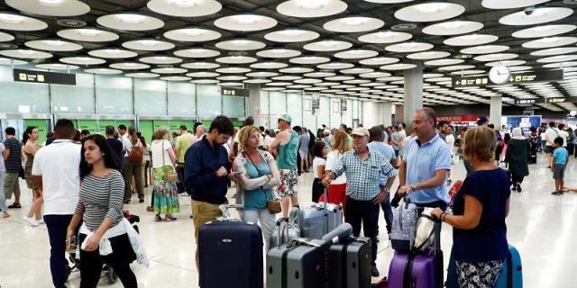 Facua insta a los afectados por la huelga de vigilantes a reclamar ante AENA