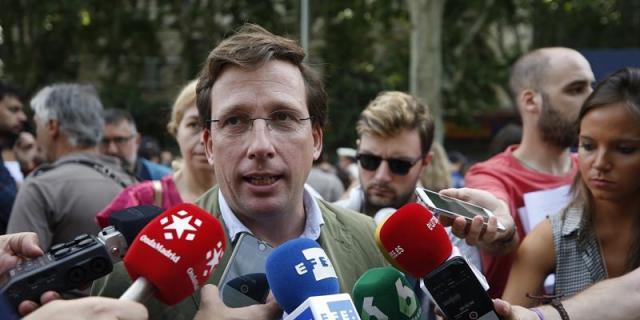 Almeida acusa a Sánchez de "deshonrar" al PSOE al "renunciar a ganar en Madrid"