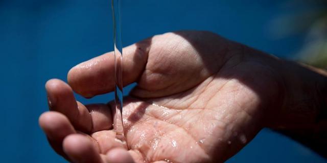 Madrid es la región que consume menos agua embotellada de España