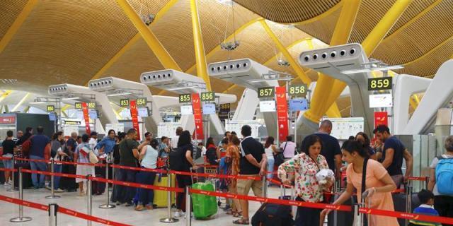Los aeropuertos suman 28,3 millones pasajeros en agosto con récord en Barajas