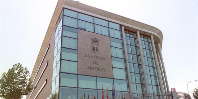 García de Vinuesa pide disculpas por ver el tenis durante debate del estado de la región