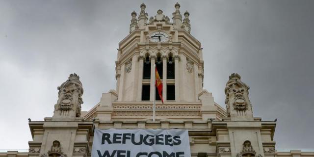 Madrid sustituirá la pancarta del "Refugees Welcome" por una estatua de Borba