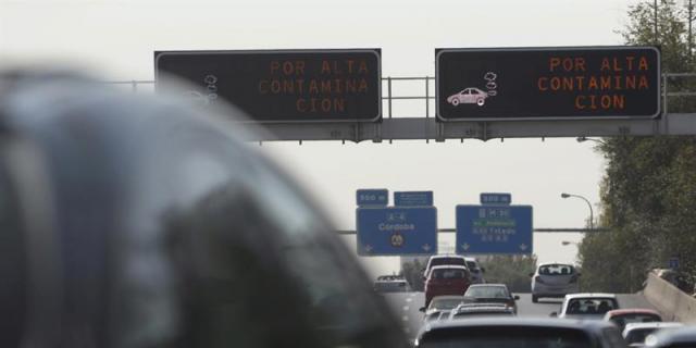 Carmena aprueba un nuevo protocolo que castigará a los coches más contaminantes