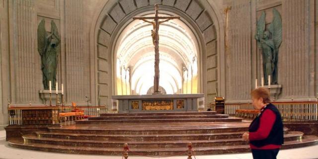 La familia enterrará a Franco en la cripta de la catedral de la Almudena