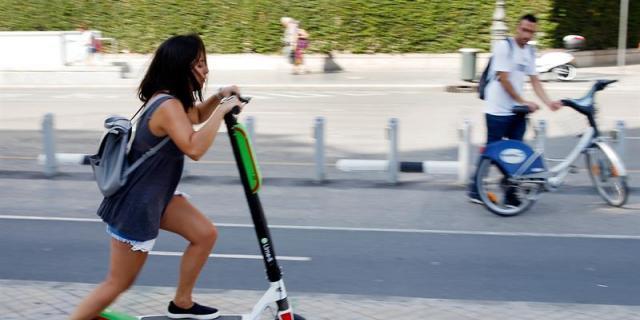 Los patinetes podrán circular por casi todo Madrid pero no por las aceras