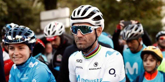 Alejandro Valverde estrena el maillot arcoíris en la Fiesta de la Bici por las calles de Madrid
