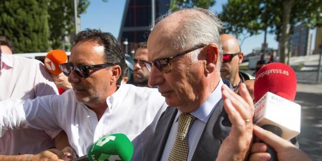 Casi todos los banqueros condenados evitan la cárcel